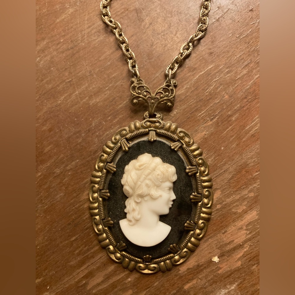 Vintage Cameo Necklace